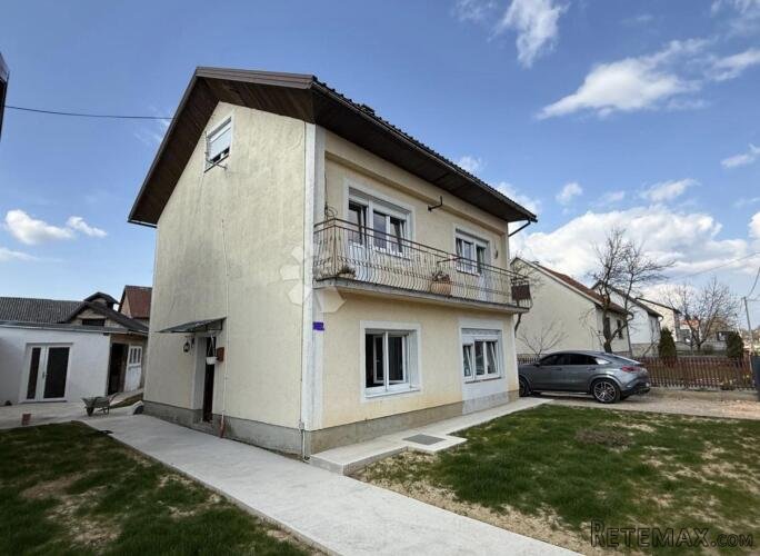 KUĆA S 2 STANA 2 POMOĆNA OBJEKTA I 3000 M2 VRTA - 3