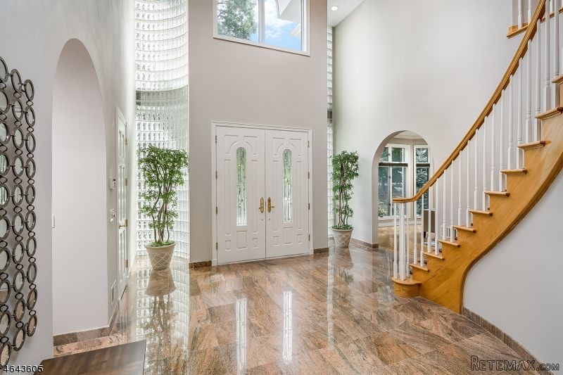 7 bedroom Detached House For Sale: 8.. - 2