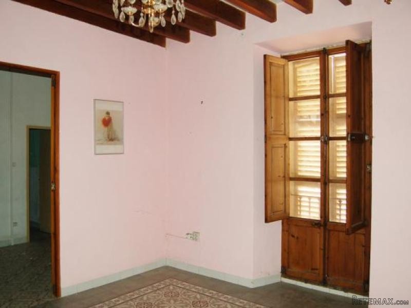 Very Spacious Town House For Renovation.. - 2