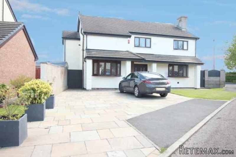 4 bedroom, Detached House house for sale