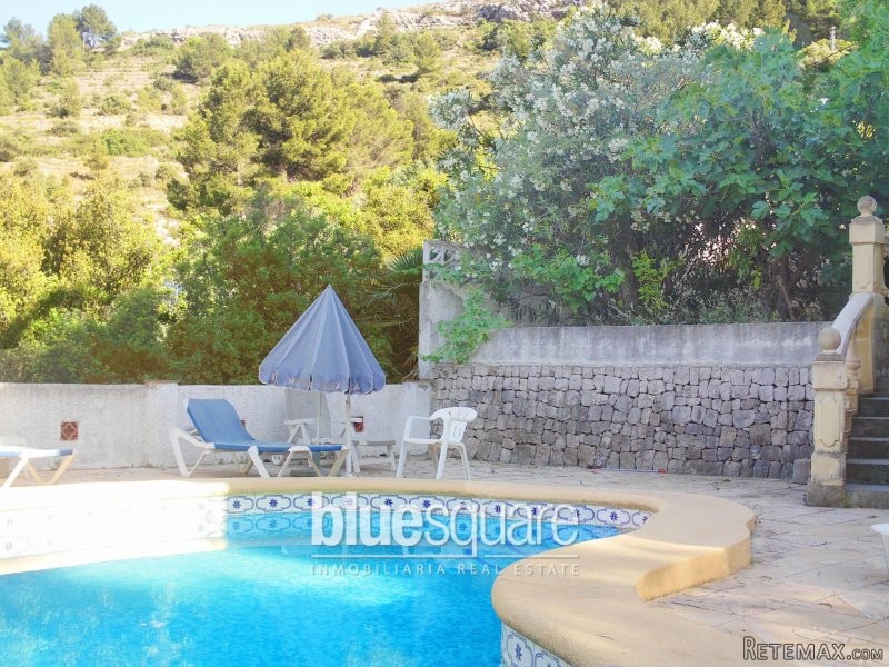 Four bedroom detached villa with pool. - 2