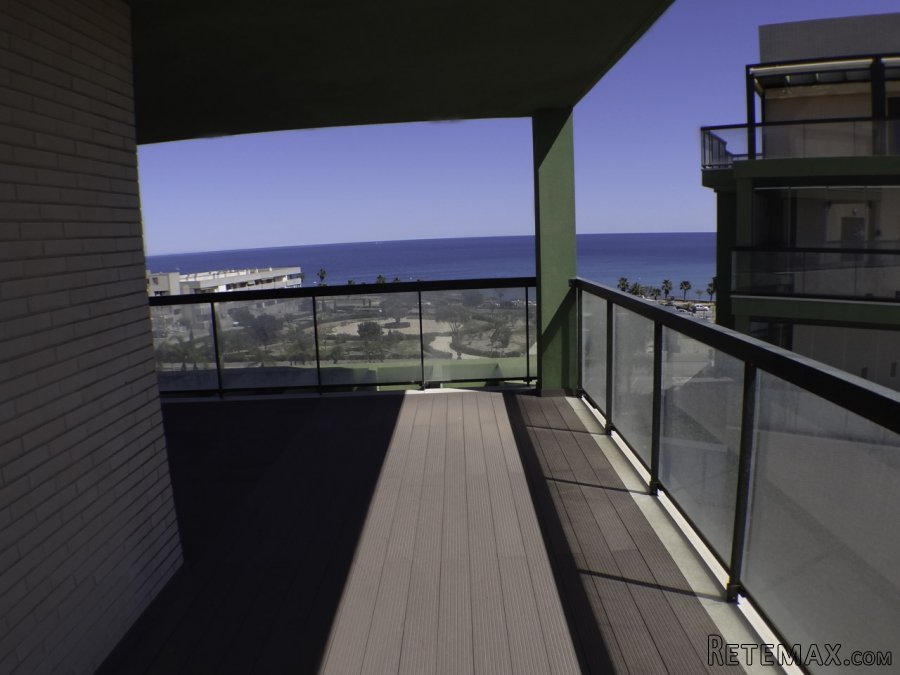 Flat with direct sea views, the living room has three.. - 2