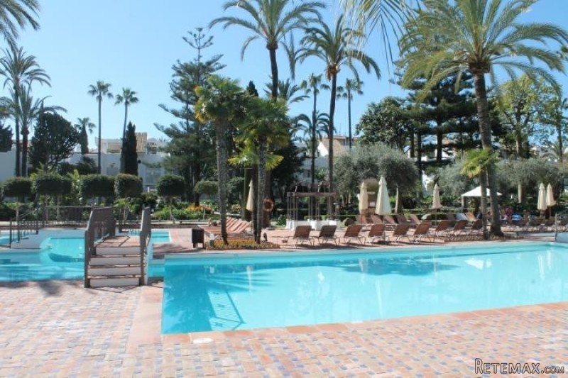 2 Bedroom Middle Floor Apartment