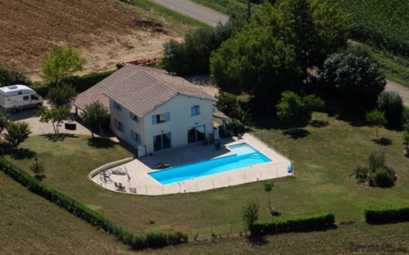 A Pretty 4 Bedroomed Property On The..