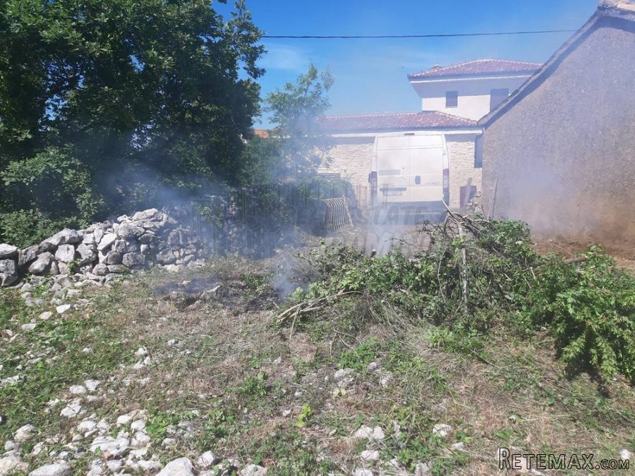 Kuća s potencijalom za kompletnu renovaciju - 4