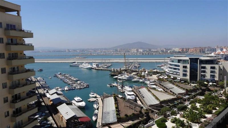 2 bed apartment in Ocean Village