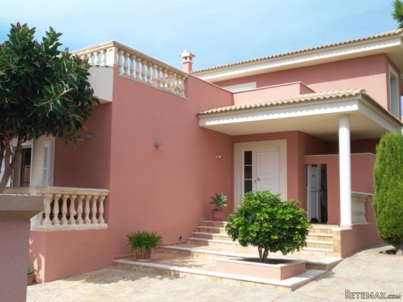 Villa With Sea Views In Bahia Grande