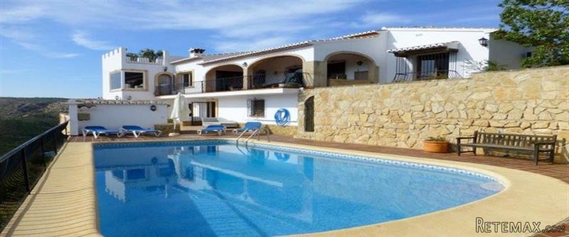5 Bedrooms - Villa - Alicante - For Sale
