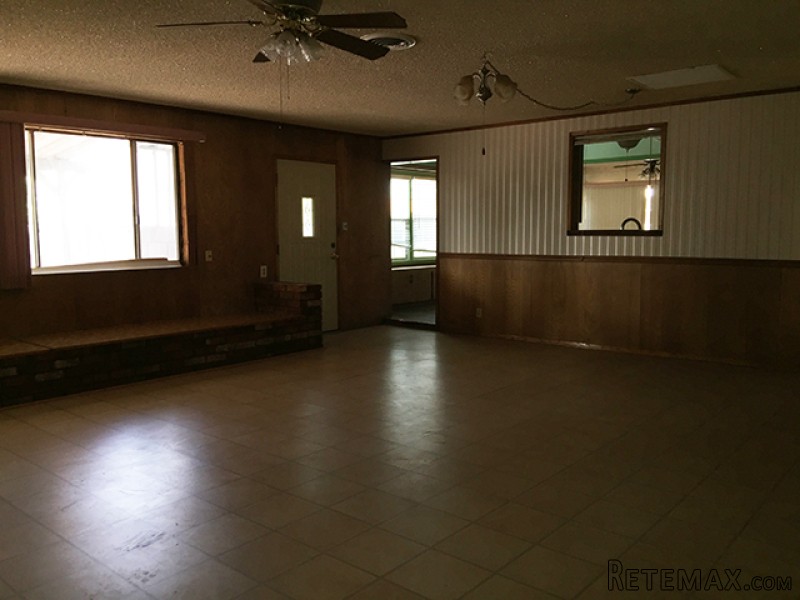 9733 Palmetto Ave Fontana, CA, 92335.. - 2