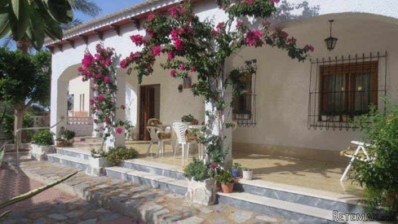 4 Bedrooms - Villa - Alicante - For Sale