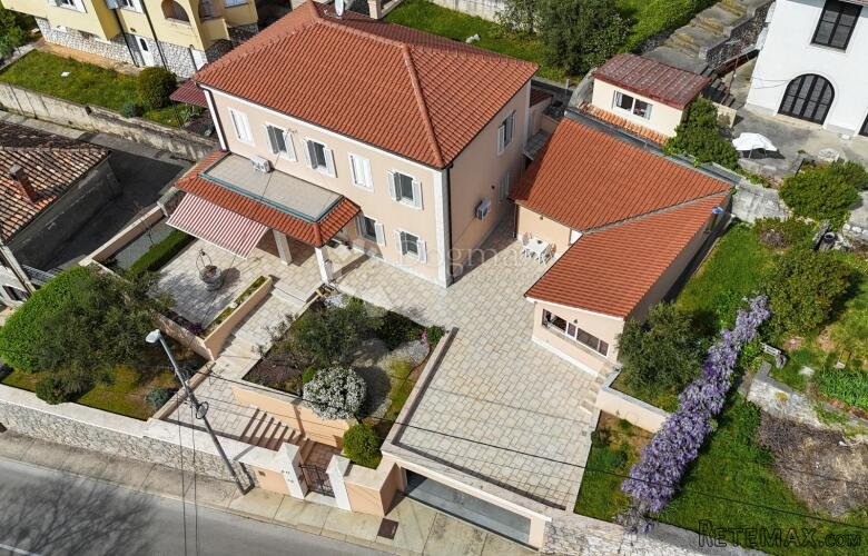 RIJETKOST! Predivna samostojeća kuća u Kostreni - 2