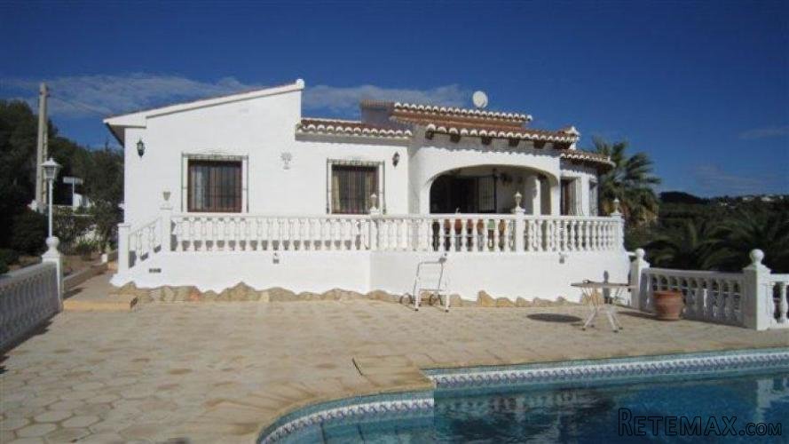Three bedroom villa with pool, located in a very nice area.. - 2