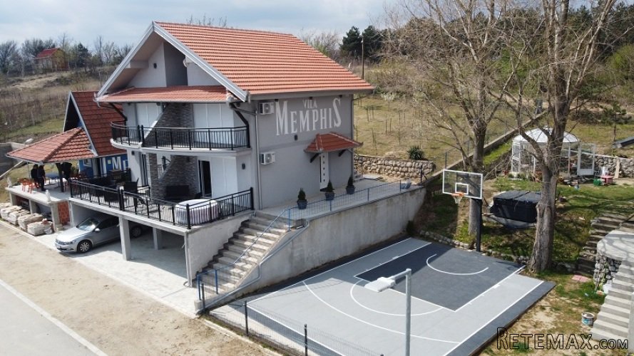 Porodicna kuca sa 5 zasebnih apartmana na samoj obali Dunava - 3
