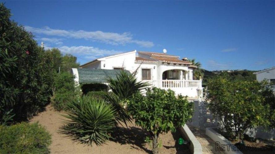 Three bedroom villa with pool, located in a very nice area.. - 3