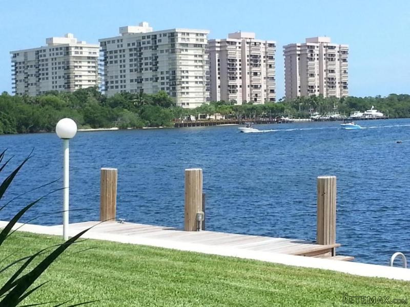 711 Ne Harbour Ter #313, Boca Raton, FL..