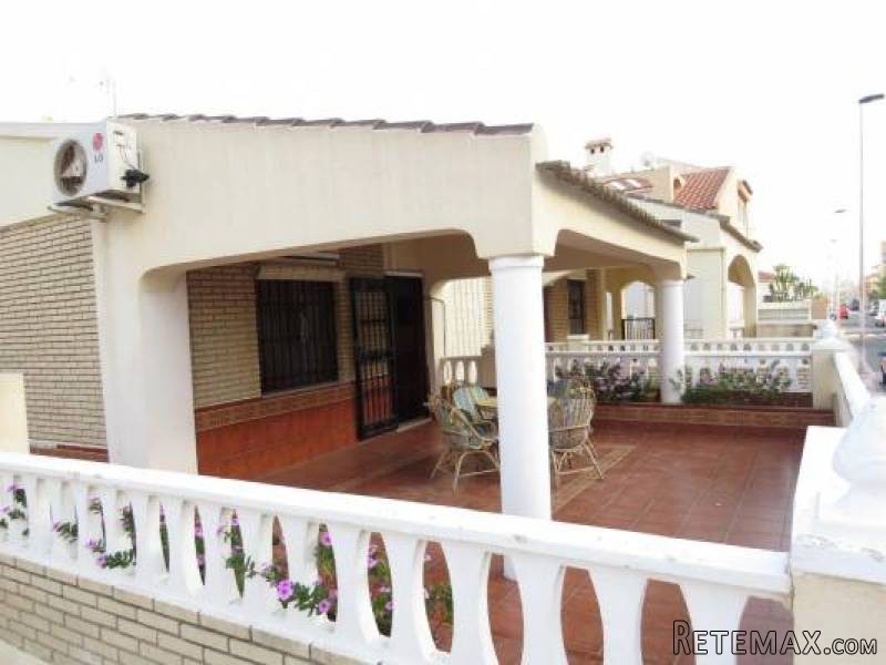 3 Bedroom 2 Bathroom Bungalow In..
