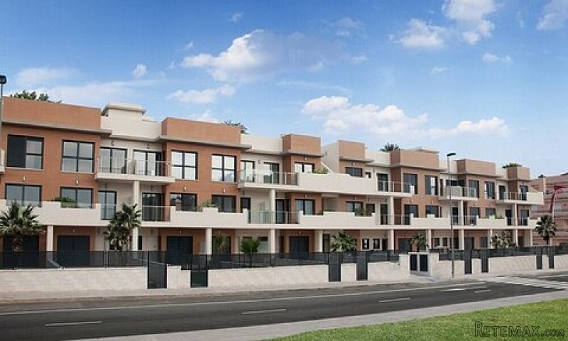 * 2 BED APARTMENT CLOSE TO BEACH