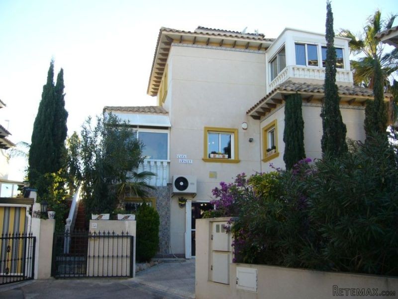 4 Bedrooms - Villa - Alicante - For Sale