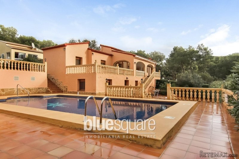 Lovely 5-Bedroom Villa