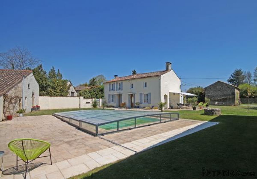 Melleran (79) - EXCLUSIVE. Immaculate detached farmhouse..