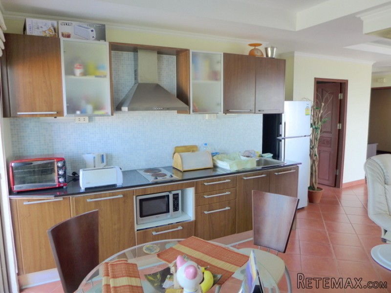 1 bedroom condo with sea-view from both..