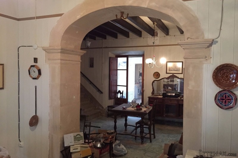 House to be renovated in the center of.. - 2