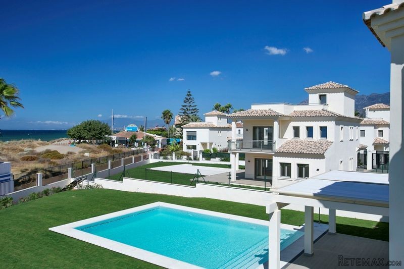 4 Bedrooms - Villas - Malaga - For Sale
