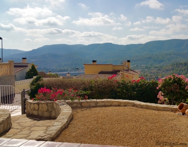 3 Bedroom Villa In Excellent Conditon..