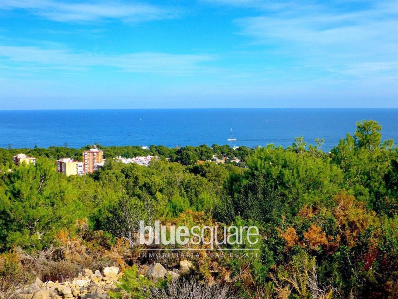 Large plot in an exclusive area of Las..