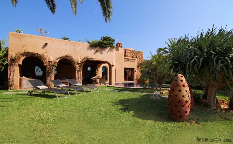 Unique 7 bedroom villa sea views in..
