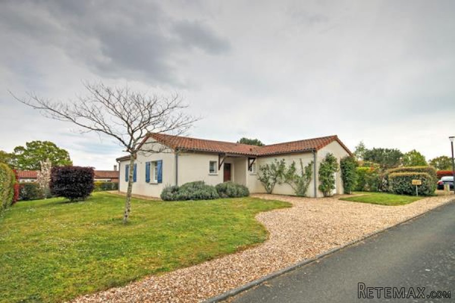 Les Forges (79) Beautifully maintained detached villa 3 bed / 2..