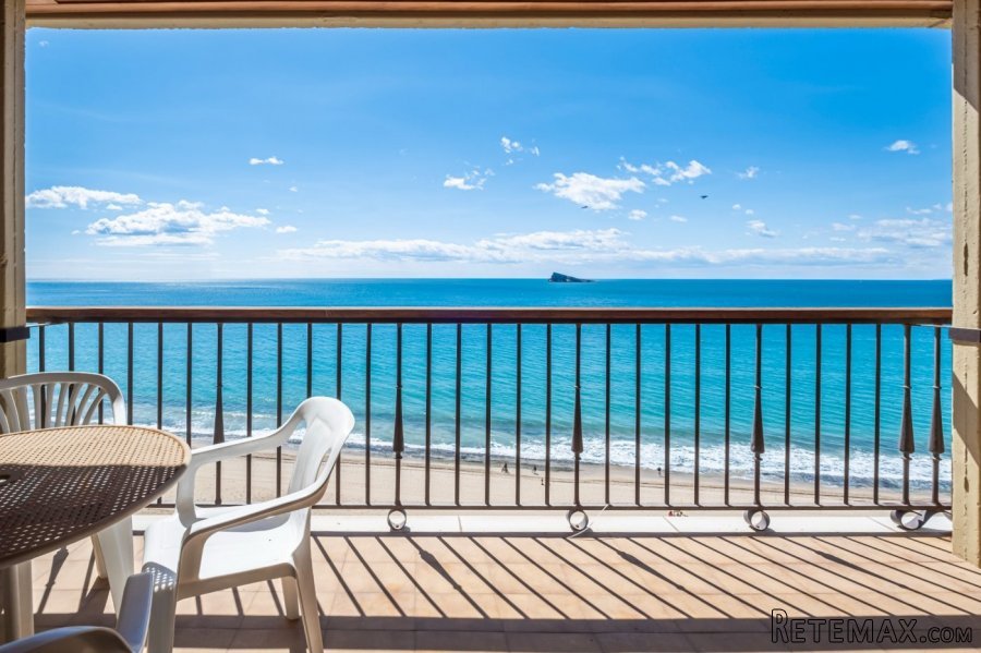 Estudio en primera línea de la playa de Levante con una..