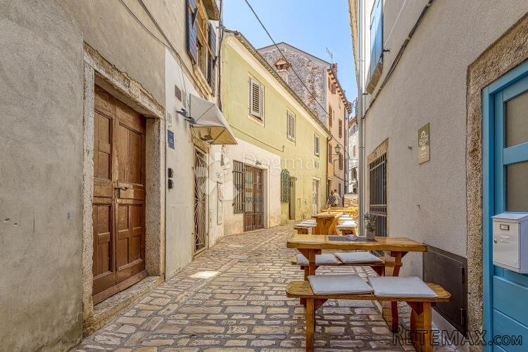 KUĆA ZA PREKRASAN APARTMANSKI PROJEKT U CENTRU ROVINJA
