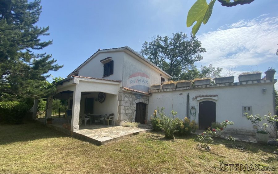 Otok Krk, Dobrinj, samostojeća kuća 3S+DB, 100 m2 - 2