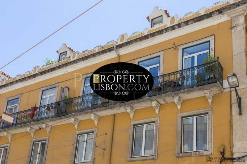 Renovated 4-bedroom apartment by the..