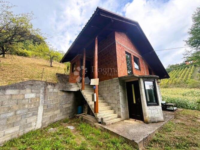 Topao dom ili vikendica u prirodi