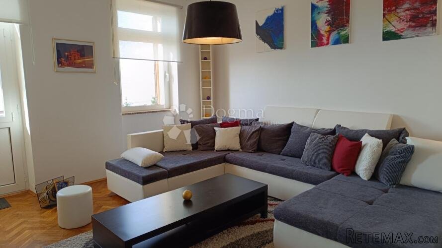 Rijeka, Trsat stan 2s+db, balkon, najam