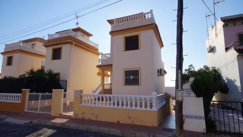 2 Bedrooms - Villa - Alicante - For Sale