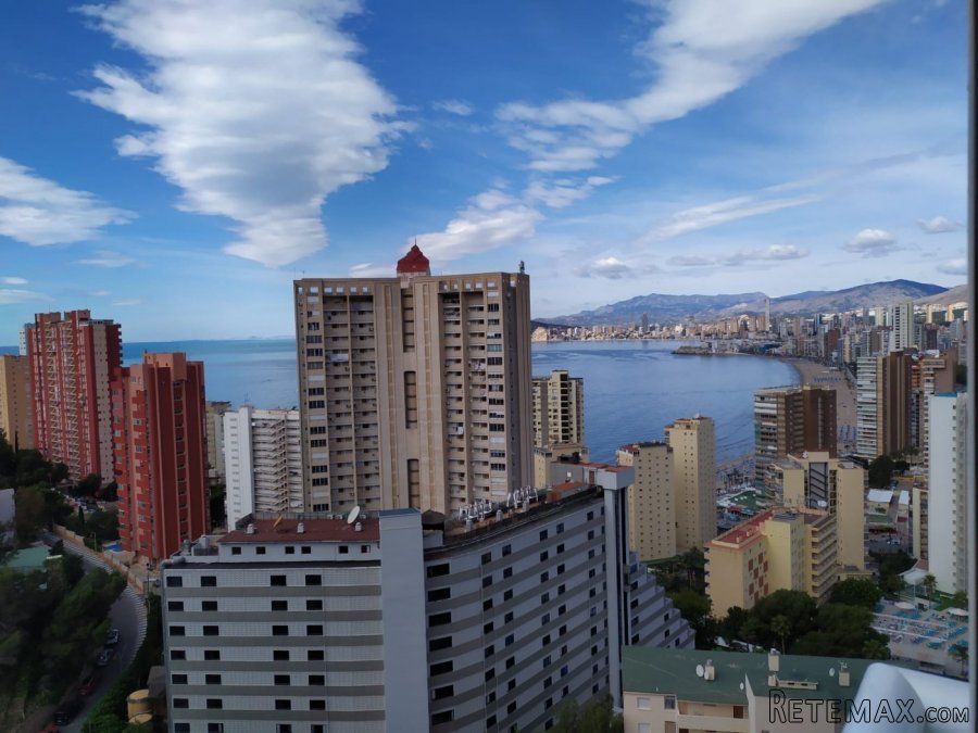 Apartamento de 2 dormitorios dobles, 2 baños, terraza..