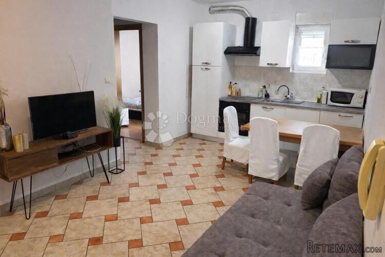 DIKLO (Zadar) - komforan renovirani stan 60 m2 - 2
