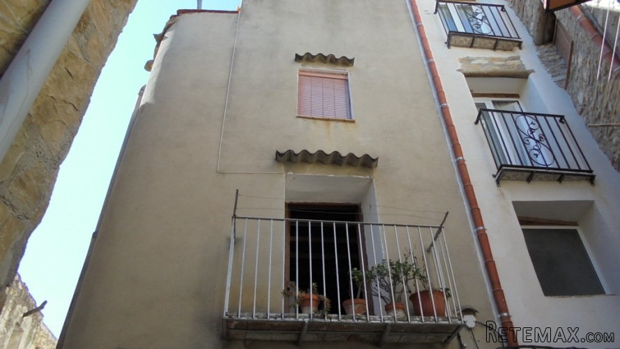 Fint traditionellt townhouse i populära Cervera del.. - 2