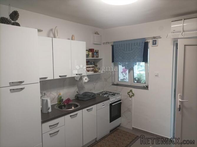 Obrovac 2 apartmana 6SB + 2DB ogromna okućnica - 2