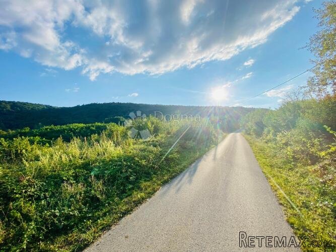 VELIKO ZEMLJIŠTE SA GRAĐEVINSKOM ZONOM SLUNJ/KORANA - 2
