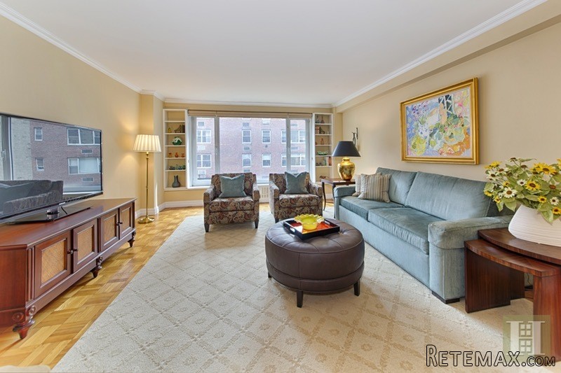 1 bedroom Apartment For Sale: 440 EAST..