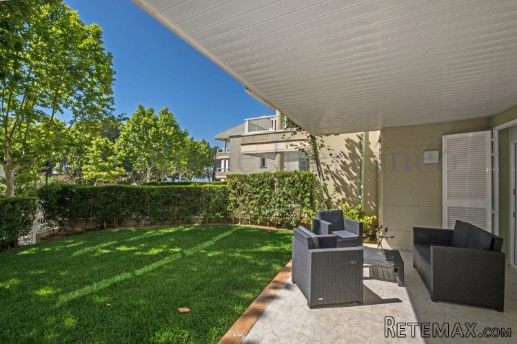 Great ground floor located two steps from the Pinewalk and..
