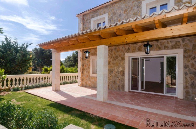 Newly constructed semi-detached houses in Mallorquin style...