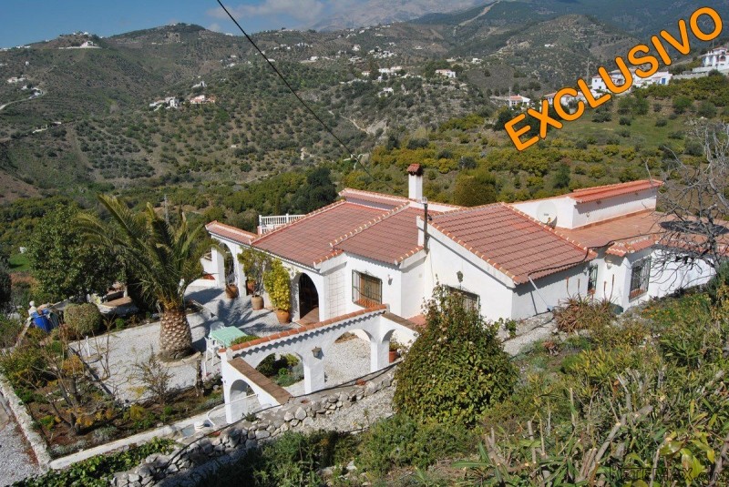 Villa for Sale in Canillas De Albaida..