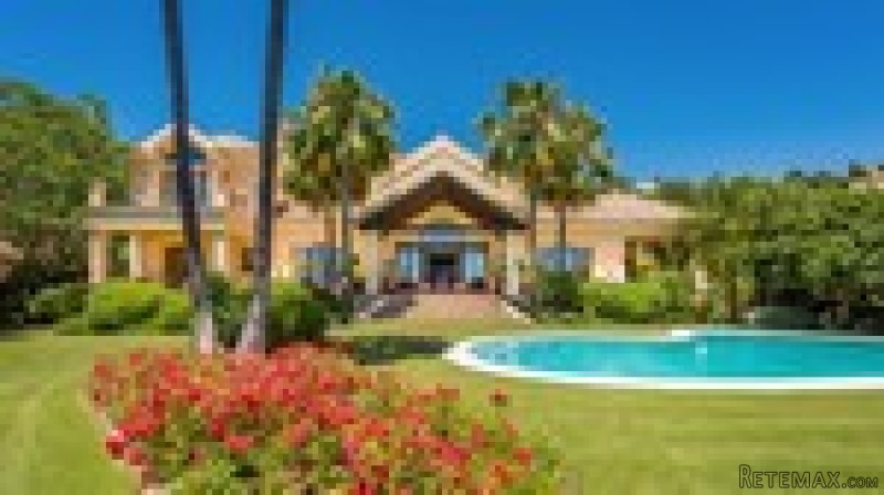 6 Bedrooms - Villa - Malaga - For Sale