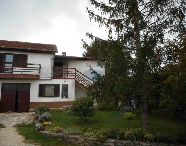 PAZIN: SAMOSTOJEĆA KUĆA SA VELIKOM OKUĆNICOM