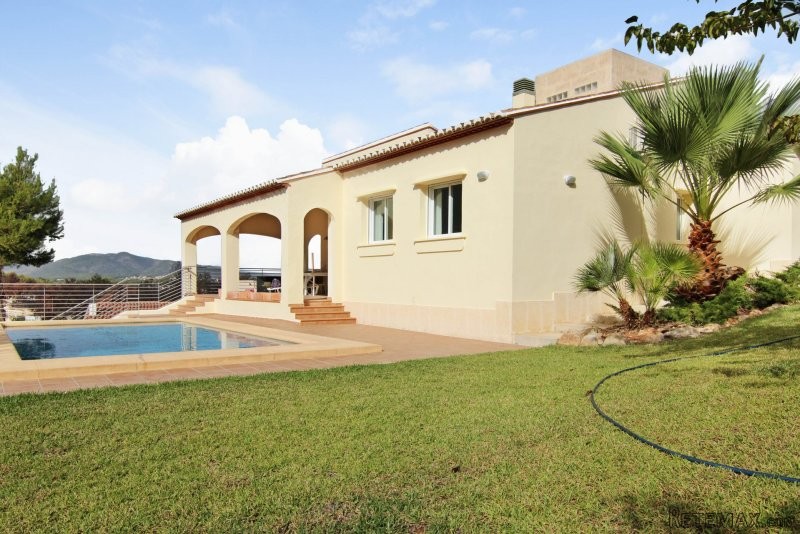 Superb 4 bedroom villa - 2